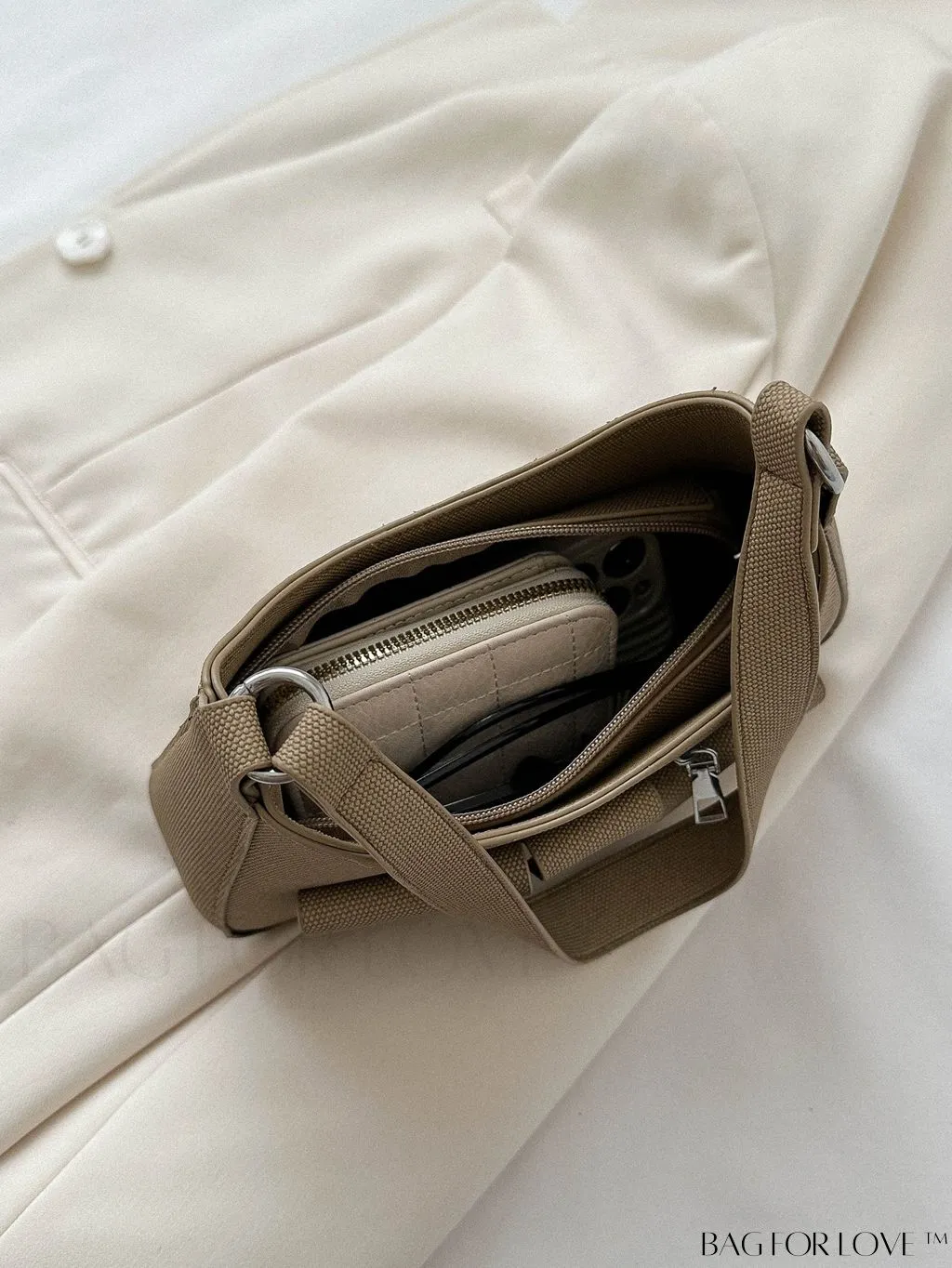 BagForLove - Efficient Shoulder Bag with Multiple Pockets & Spacious Capacity