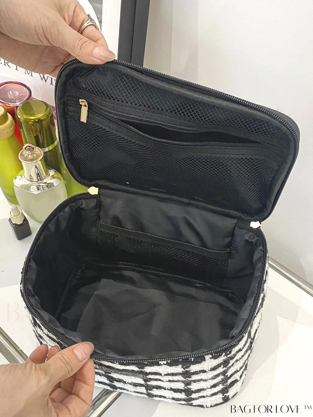 BagForLove - Premium Plaid Cosmetic Bag: Spacious Organizer for Women