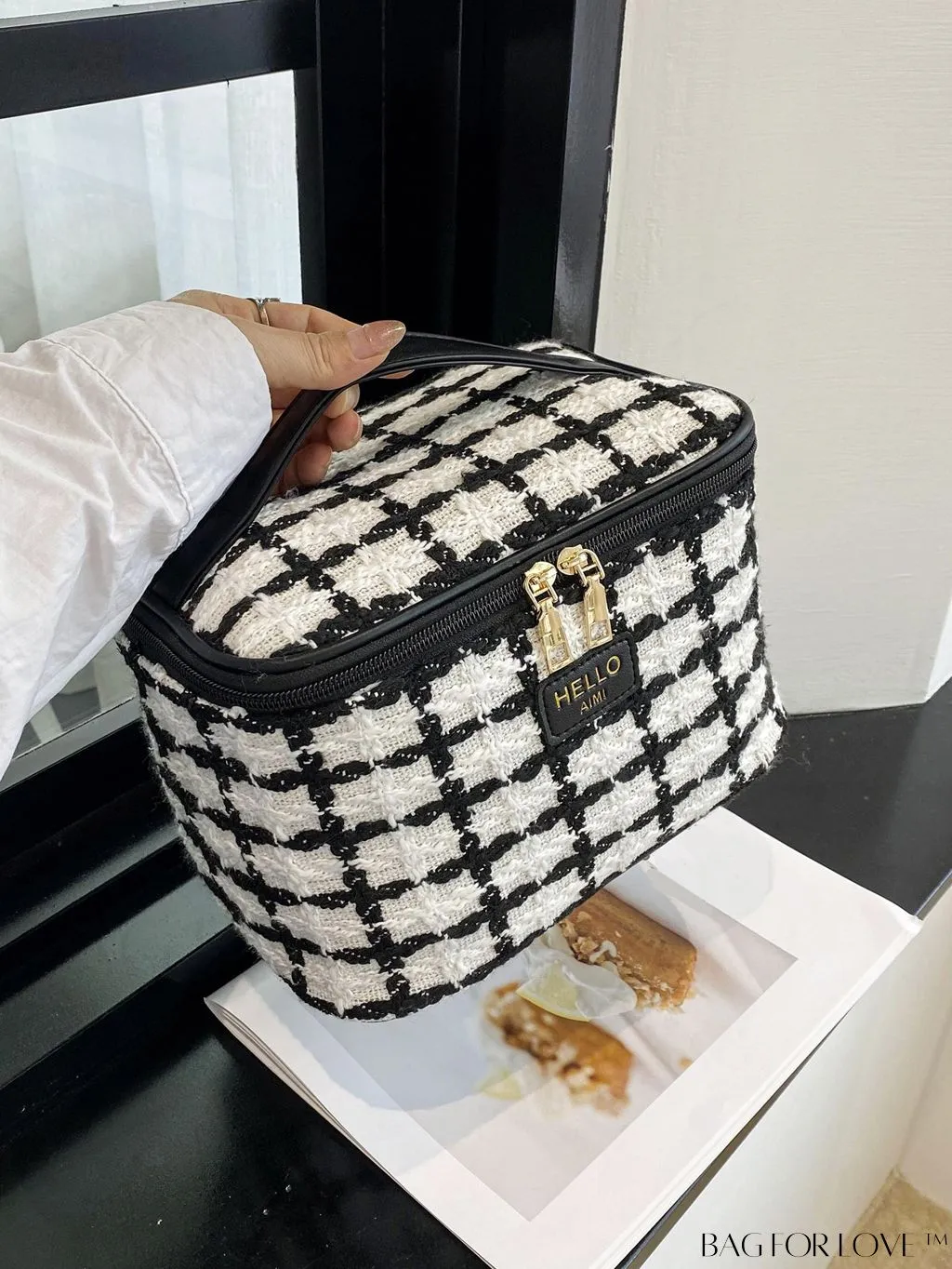 BagForLove - Premium Plaid Cosmetic Bag: Spacious Organizer for Women