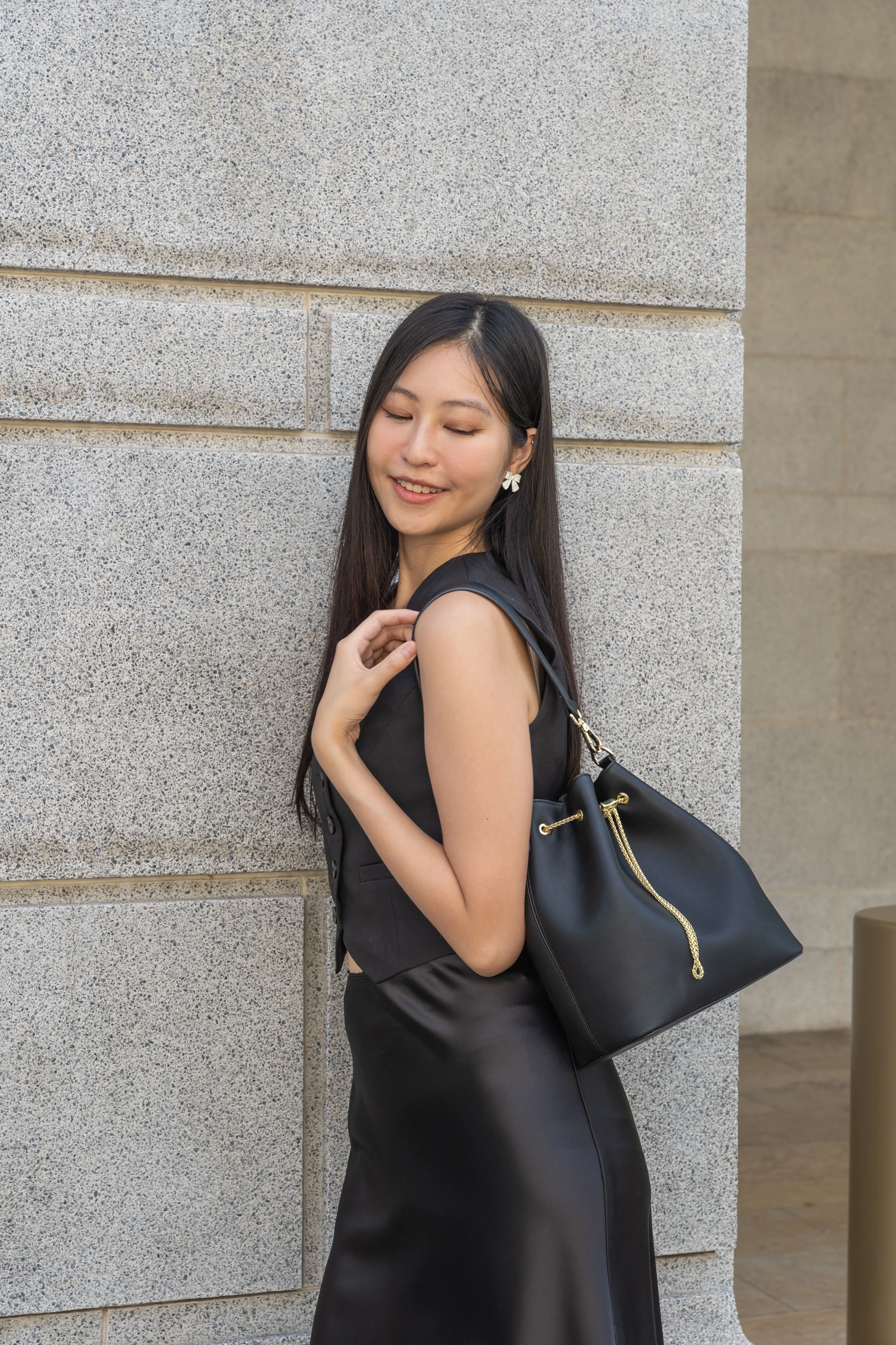 Chantalle Chained Bucket Bag (Full Black)