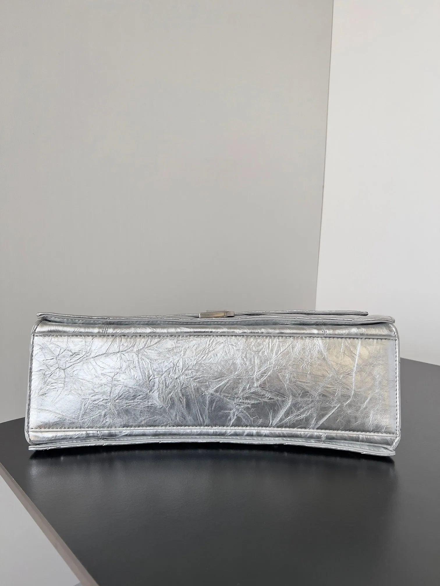 CRUSH CHAINED BAG 32 IN SILVER METALLIC QUILTED CRUSHED CALFSKIN