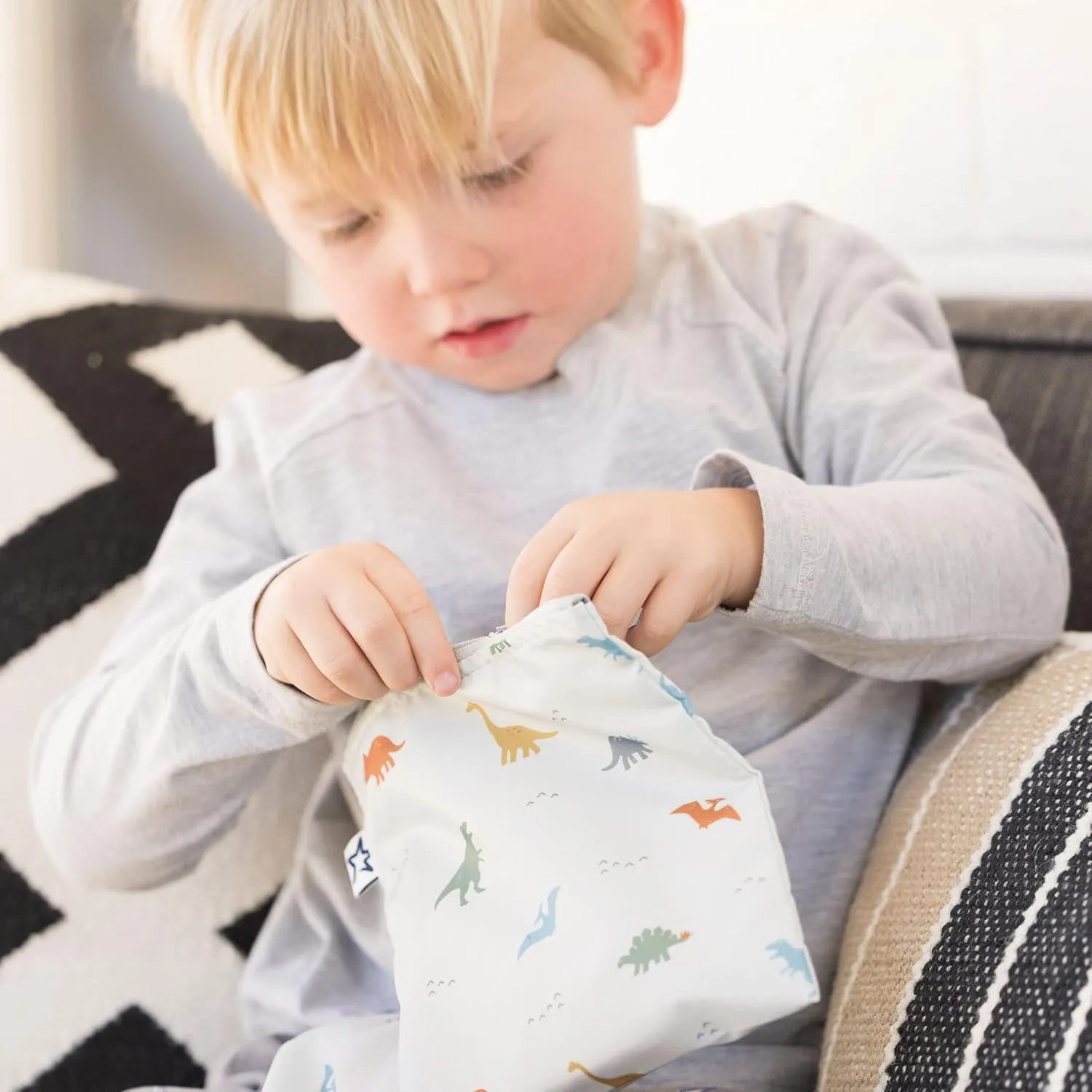 Tiny Twinkle 5 Pack Reusable Snack Bags - Machine Washable, PFAS, PVC, BPA, Phthalate-Free Reusable Baby and Toddler Food Safe Snack Bags (Dinosaur)